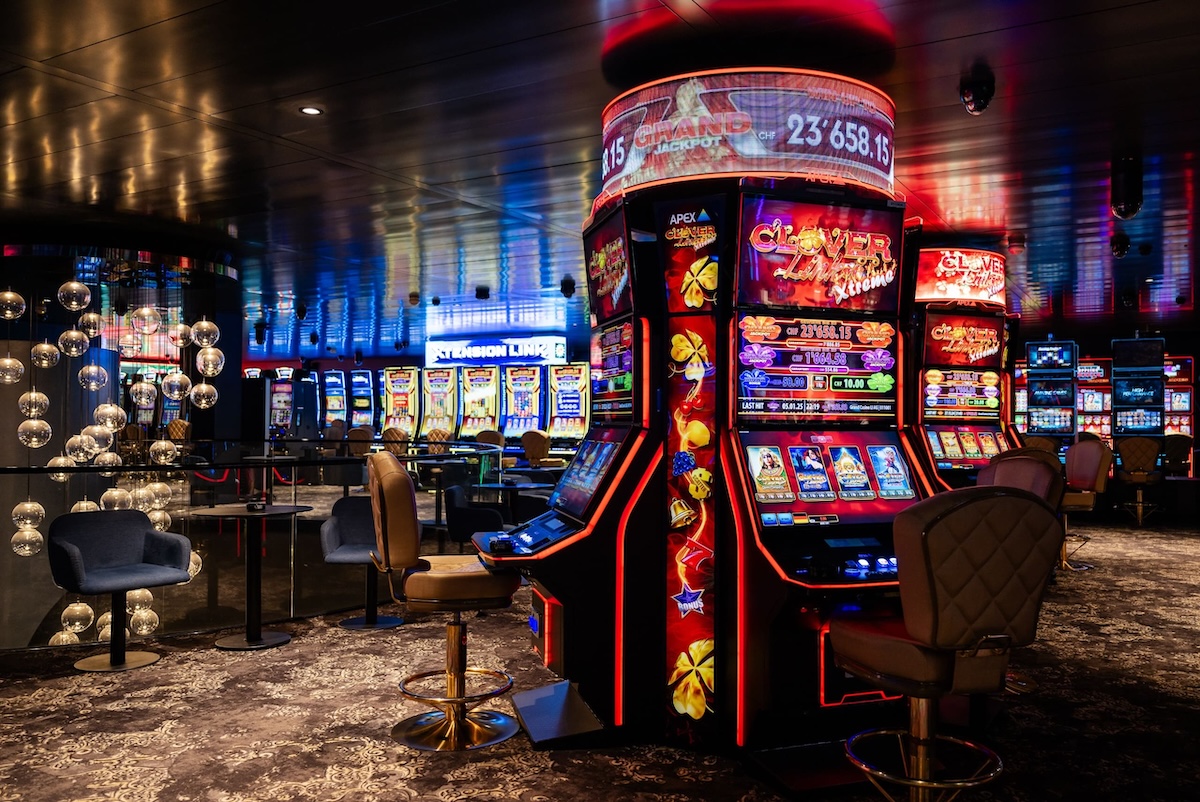 Spielautomaten mit Jackpot-Anzeige im Grand Casino Liechtenstein